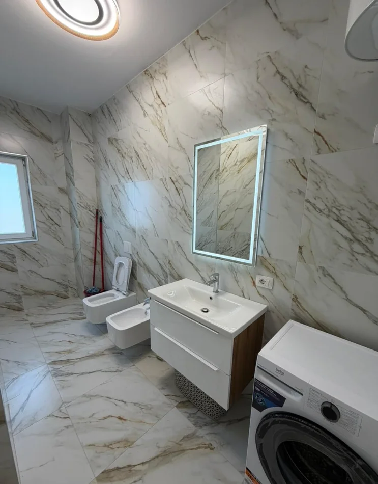 Tirane, jepet me qera apartament 1+1 , 80 m² 800 € 