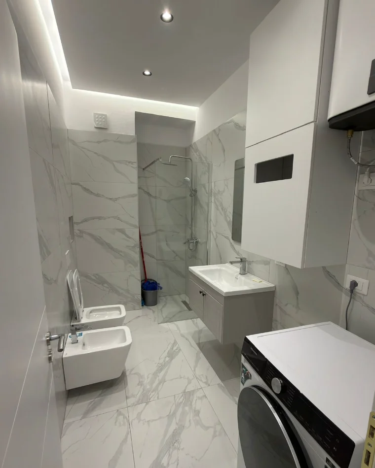 Tirane, jepet me qera apartament 2+1 , 100 m² 1.000 € 