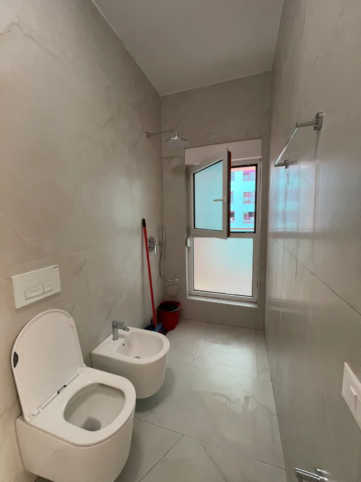 Tirane, jepet me qera apartament 2+1+Ballkon Kati 4, 70 m² 500 € (Ali Demi)