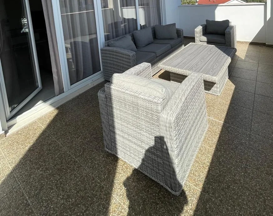 Tirane, jepet me qera apartament 3+1+Ballkon Kati 4, 187 m² 1.300 € (Liqeni i Thatë)