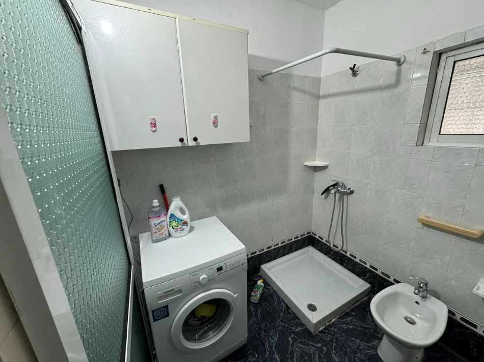 Tirane, jepet me qera apartament 2+1+Ballkon Kati 1, 80 m² 550 € (Don Bosko)