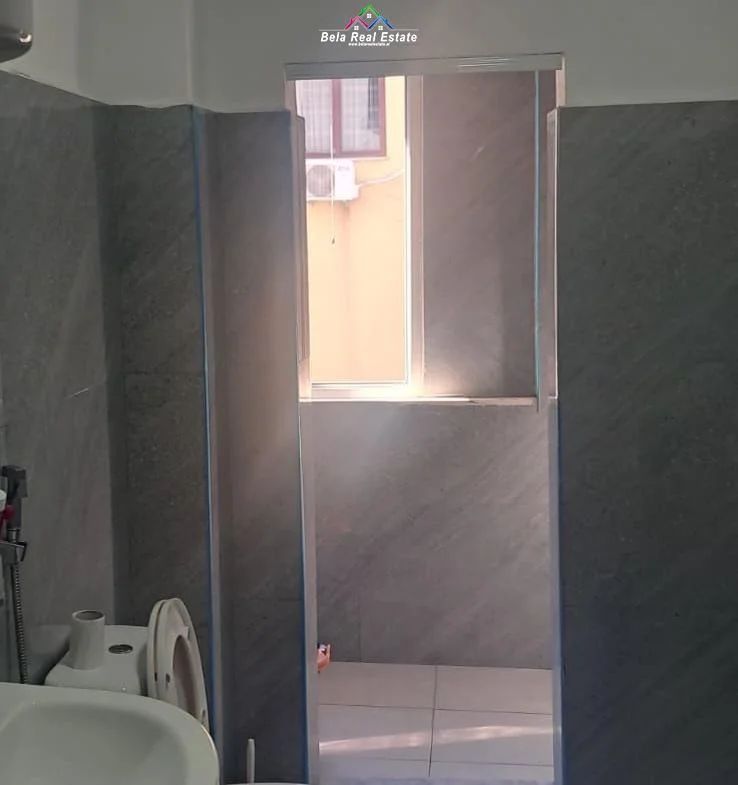 Tirane, jepet me qera apartament 1+1 Kati 3, 60 m² 500 € (Rruga Sadik Petrela)