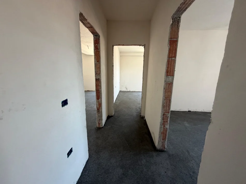 Tirane, shitet apartament 3+1+Ballkon Kati 8, 107 m² 91.000 € (Rrethi Ullirit, Kamez)
