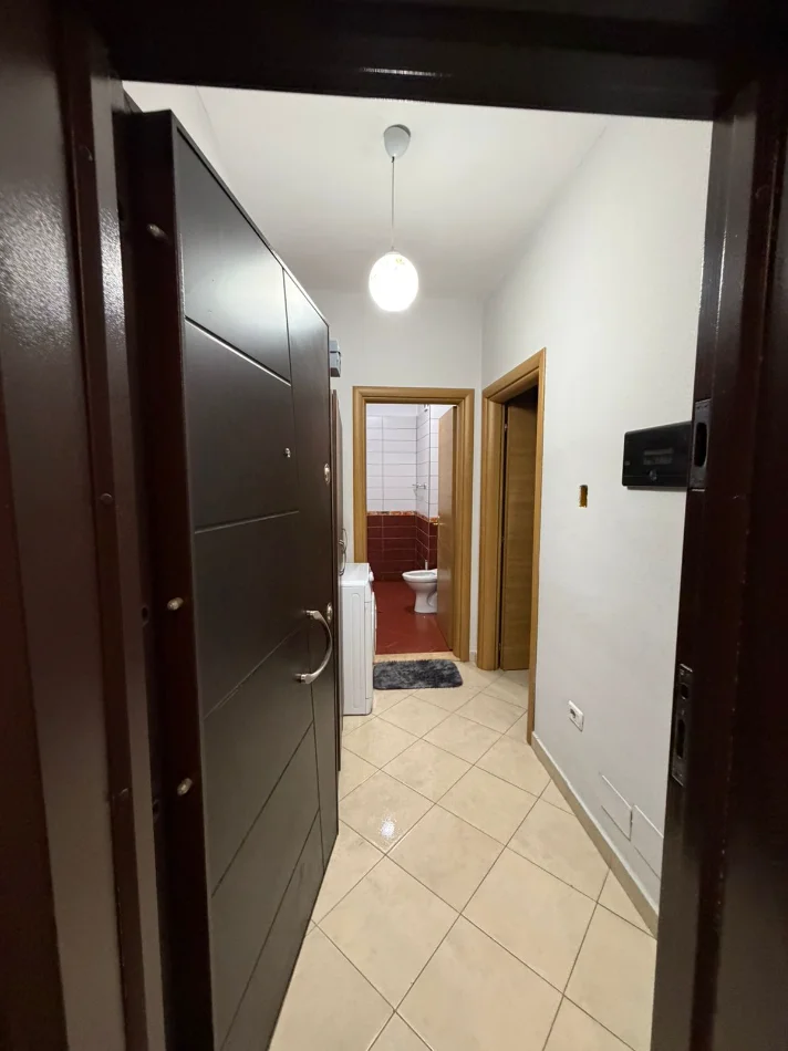 Tirane, jepet me qera apartament 1+1+Ballkon Kati 5, 60 m² 400 € (Astir)
