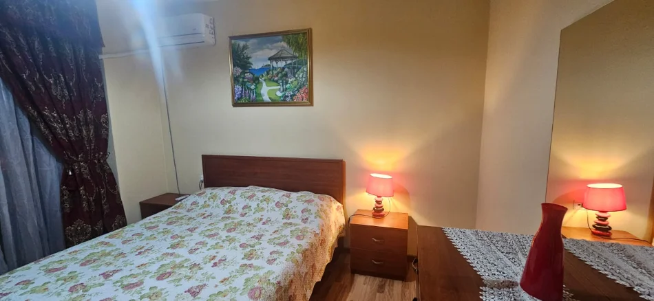 Tirane, jepet me qera apartament 1+1+Ballkon , 65 m² 700 € (Rruga Kosovareve)