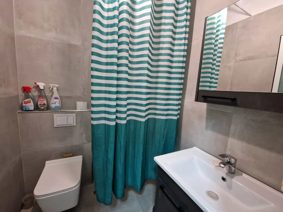 Tirane, jepet me qera apartament 2+1 Kati 1, 90 m² 600 € (Rruga Isuf Elezi)