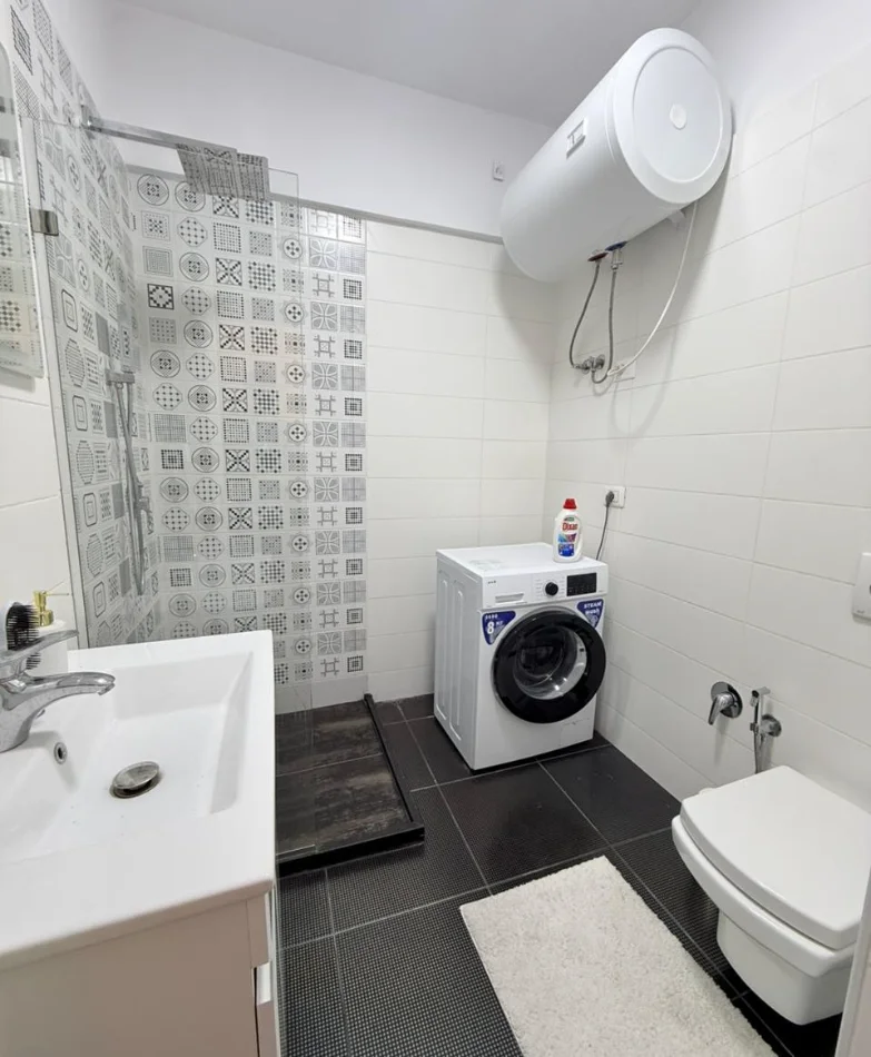 Tirane, jepet me qera apartament 2+1 , 90 m² 1.000 € 
