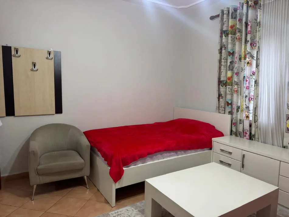 Tirane, jepet me qera apartament 1 Katshe Kati 1, 111 m² 500 € (Allias)