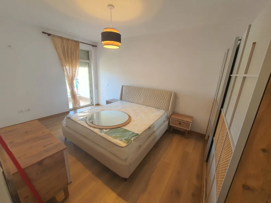 Durres, jepet me qera apartament+verande | Penthouse 4+1 Kati 8, 1.200 € (GOLEM)