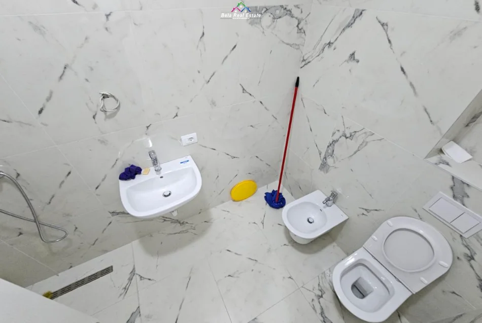 Tirane, jepet me qera apartament 1+1 Kati 2, 65 m² 520 € (Rruga Sadik Petrela)