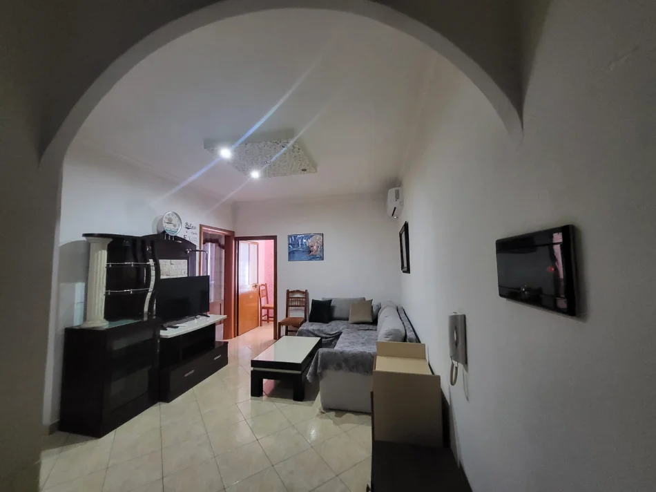Tirane, jepet me qera apartament 2+1+Ballkon Kati 5, 70 m² 450 € (Astir)
