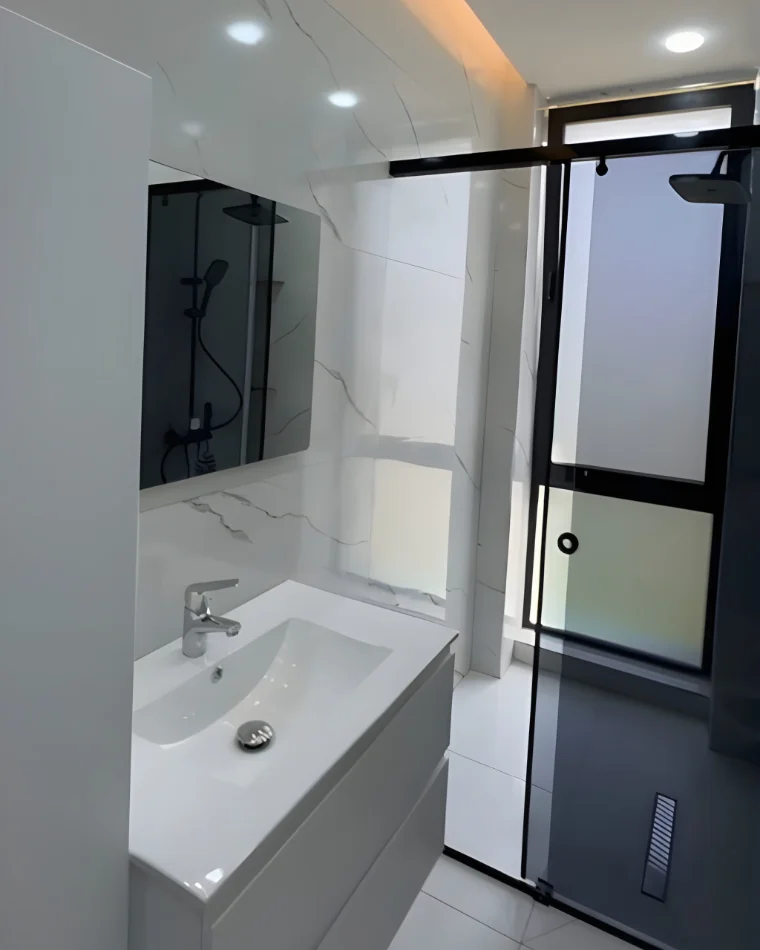 Tirane, jepet me qera apartament 1+1+Ballkon , 77 m² 700 € (Bulevardi i Ri)