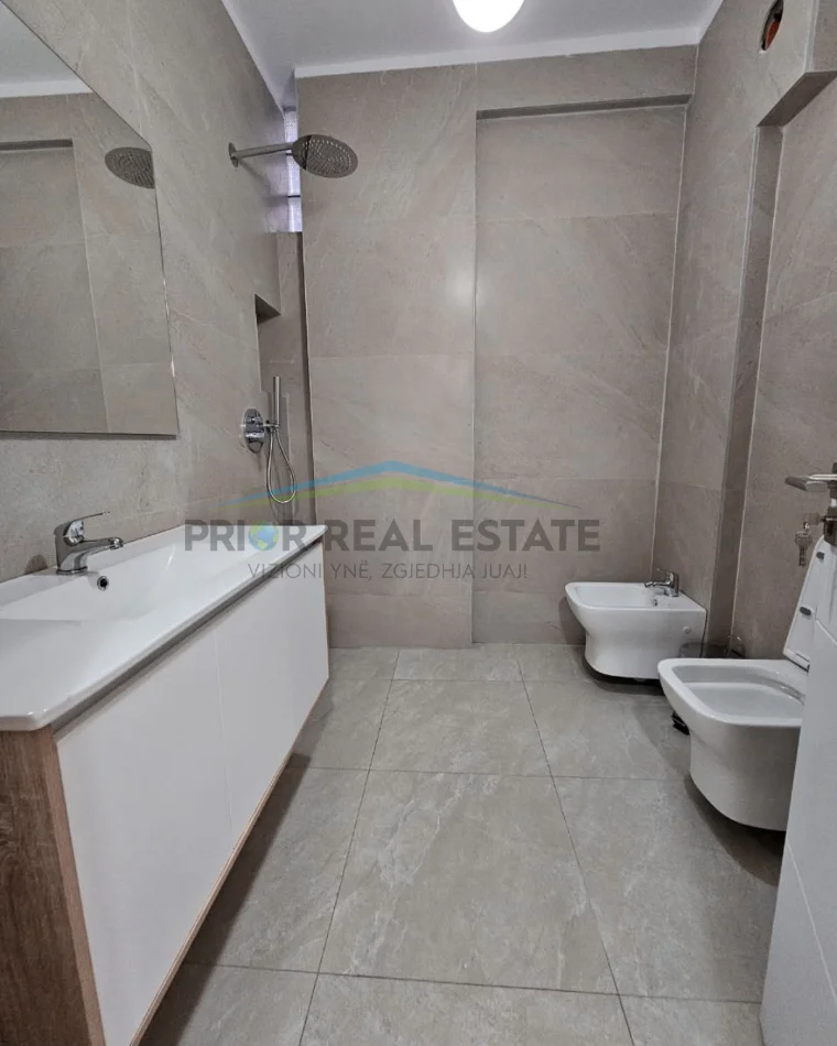 Tirane, shitet apartament 2+1 Kati 3, 98 m² 234.000 € (Mine Peza)