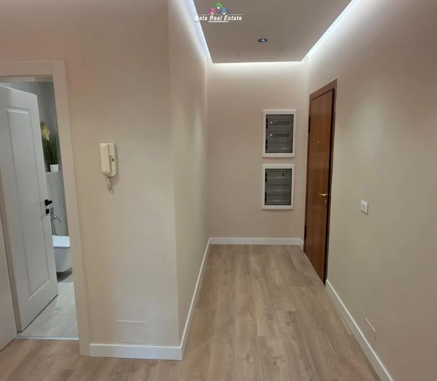 Tirane, jepet me qera zyre Kati 3, 131 m² 2.640 € (Rruga e Elbasanit)