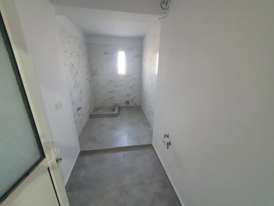 Durres, shes apartament 1+1+Ballkon Kati 2, 75 m² 52.000 € (shkozet)