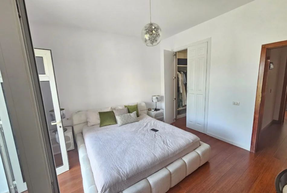 Tirane, jepet me qera Vile 3 Katshe Kati 0, 650 m² 3.000 € (Prane Kapiten Mire Zotit)