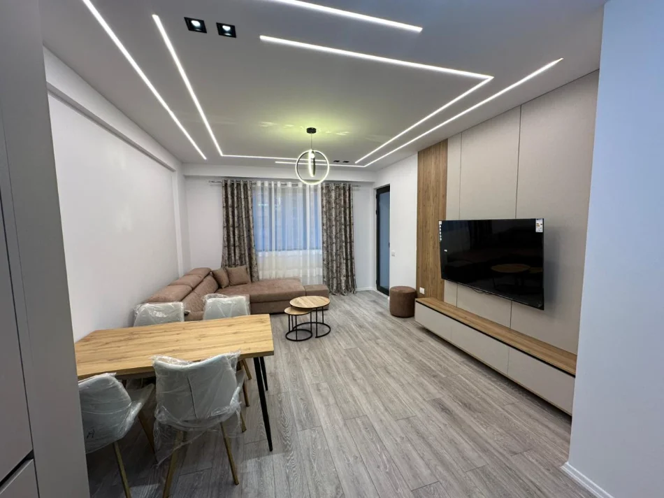 Tirane, jepet me qera apartament 1+1 Kati 4. 550 €