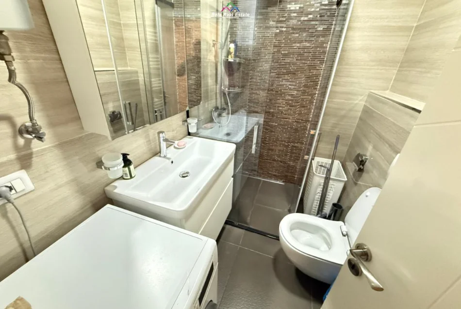Tirane, jepet me qera apartament 2+1 Kati 2, 95 m² 900 € (prane gjimnazit partizani)