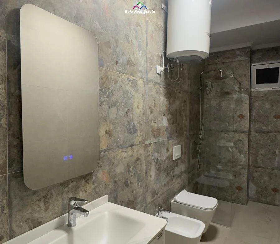 Tirane, jepet me qera apartament 2+1 Kati 7, 86 m² 680 € (Rrruga 5 Maj)