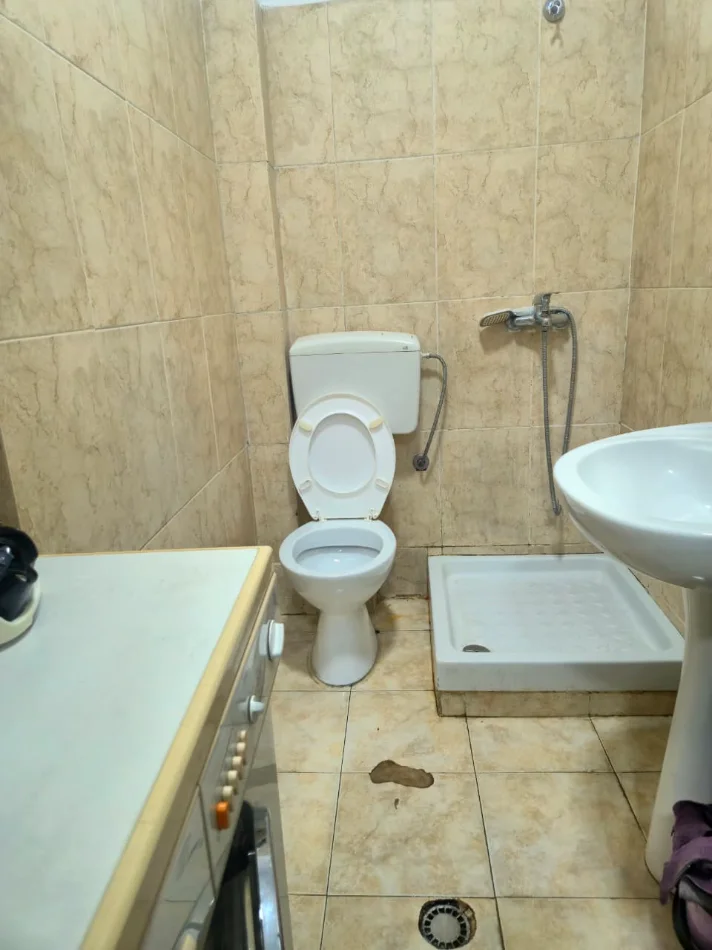 Tirane, jepet me qera apartament 1+1+Ballkon Kati 2, 60 m² 450 € (Laprake)