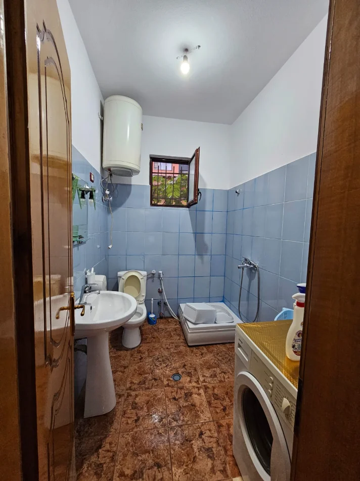 Tirane, jepet me qera apartament 2+1+Ballkon Kati 1, 100 m² 430 € (Astir)