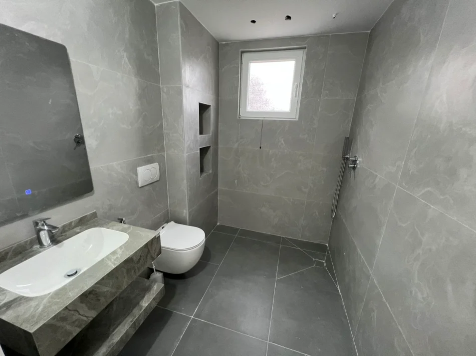 Tirane, jepet me qera Vile Kati 3, 100 m² 65.000 € (Rruga Pano Lulo)