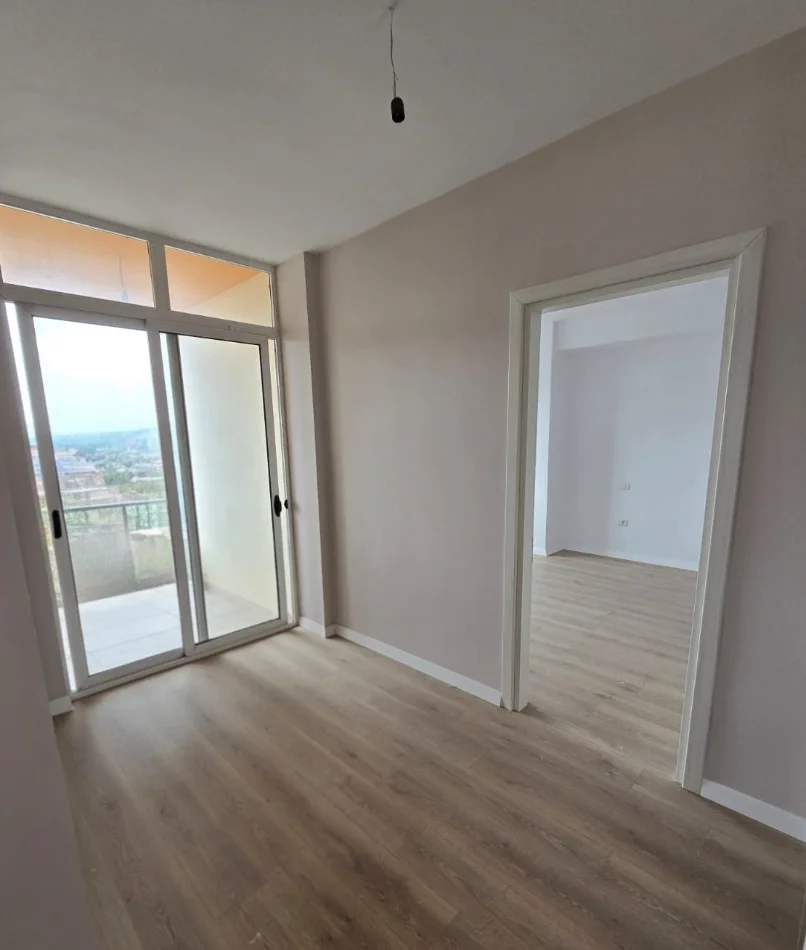 Tirane, shitet apartament 2+1+Ballkon , 200 m² 170.000 € 