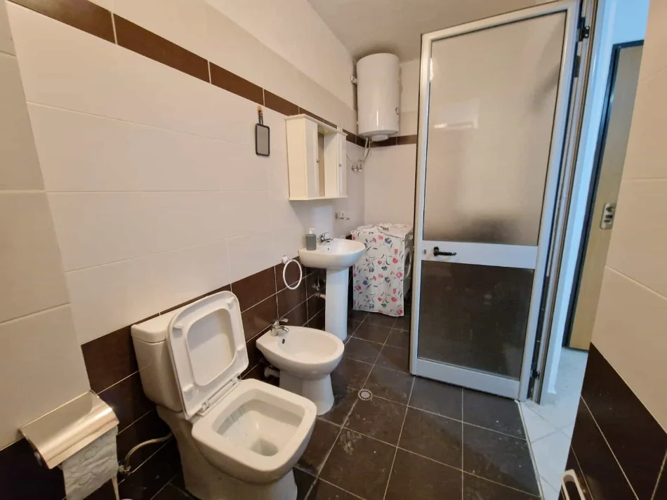 Tirane, shes apartament 2+1 Kati 1, 92 m² 145.000 € (Rruga Foto Xhavella)