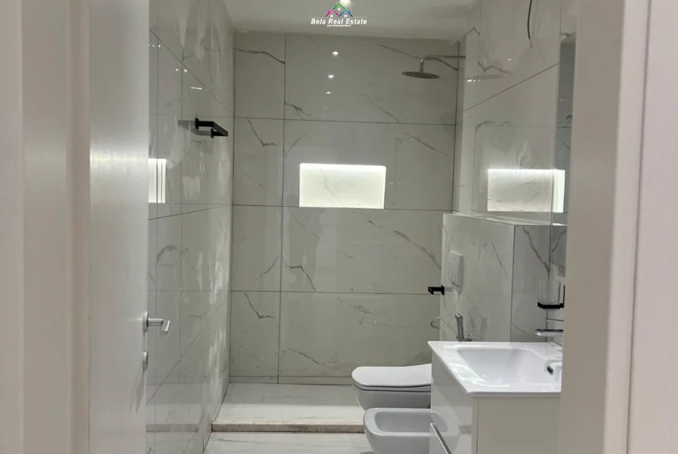 Tirane, jepet me qera zyre Kati 6, 190 m² 2.000 € (Rruga e elbasanit)