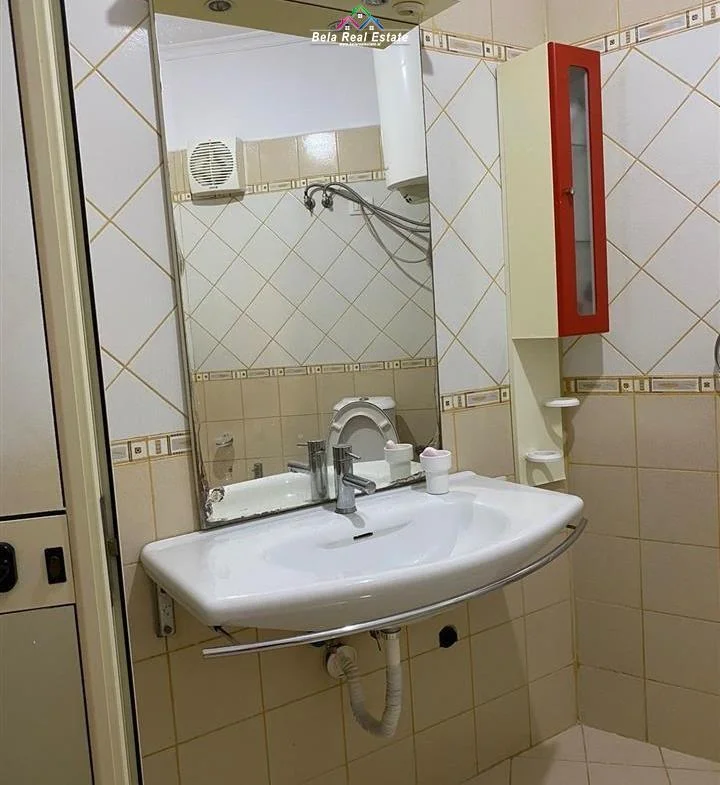 Tirane, jepet me qera apartament 1+1 Kati 3, 70 m² 370 € (Rruga Muhamet Deliu)