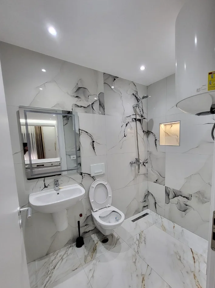 Tirane, jepet me qera apartament 2+1+Ballkon , 120 m² 1.000 € 