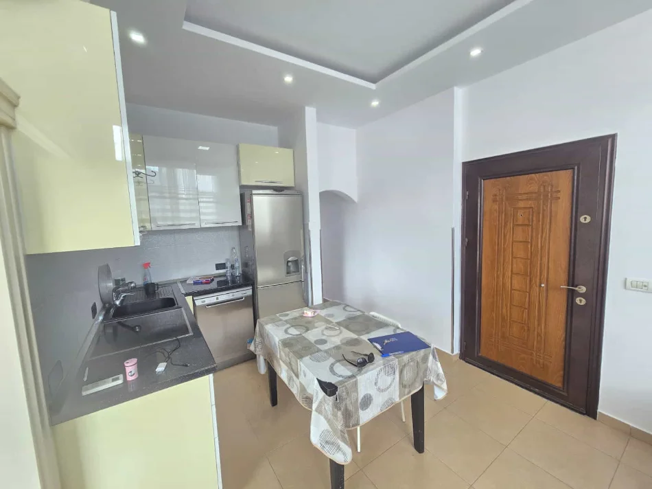 Tirane, jepet me qera apartament 1+1+Ballkon Kati 3, 65 m² 500 € (tregu elektrik)