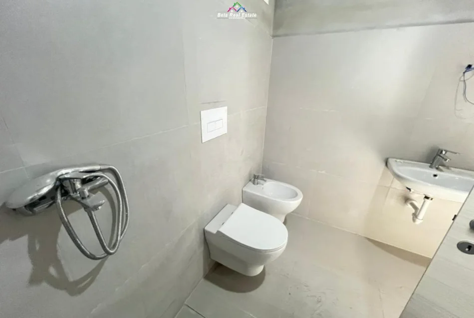 Tirane, jepet me qera zyre Kati 4, 140 m² 530 € (kompleksi river residence)