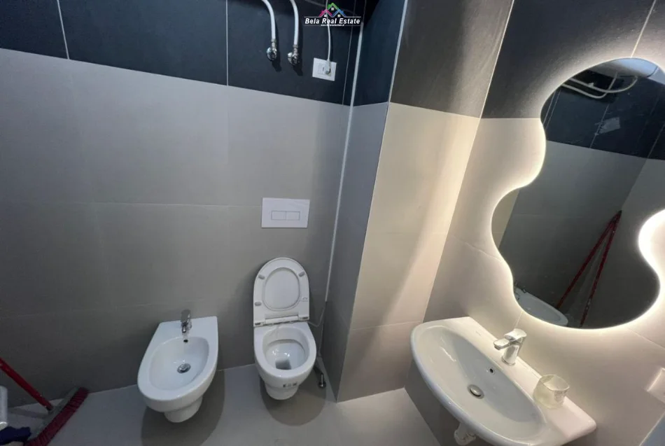 Tirane, jepet me qera zyre Kati 4, 140 m² 840 € (River Residence)