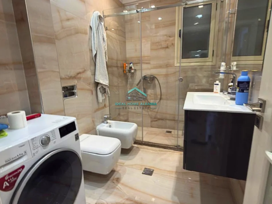 Vlore, shitet apartament 2+1+Ballkon Kati 6, 97 m² 250.000 € (Lungomare, vlore)