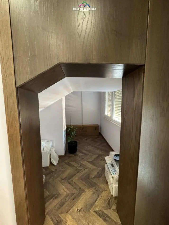 Tirane, jepet me qera zyre Kati 7, 55 m² 680 € (golden park)