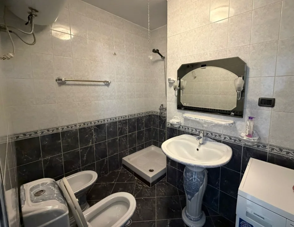 Tirane, jepet me qera apartament 2+1 , 103 m² 1.000 € 