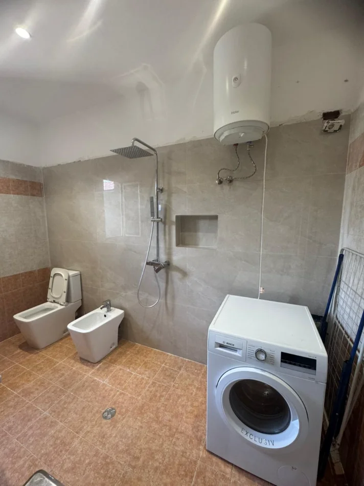 Tirane, jepet me qera apartament 1+1+Ballkon , 60 m² 400 € (Selite e Vogel ( afer uni Marin Barleti))