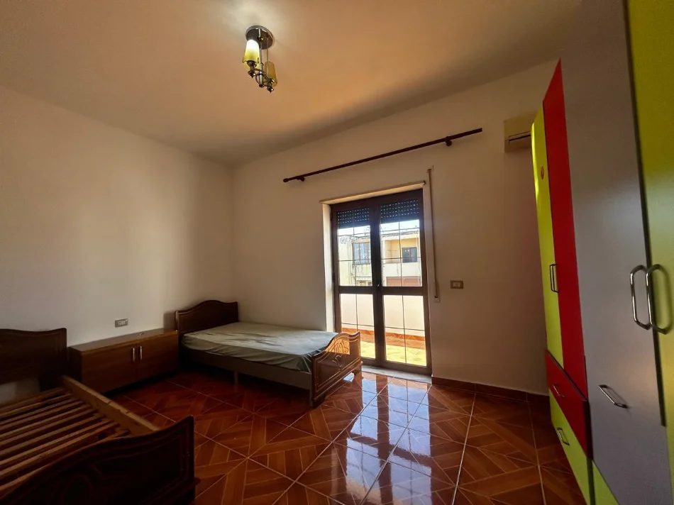 Vlore, shitet apartament 2+1 Kati 5, 165 m² 142.000 € (Rruga Zaho Koka, Vlore)