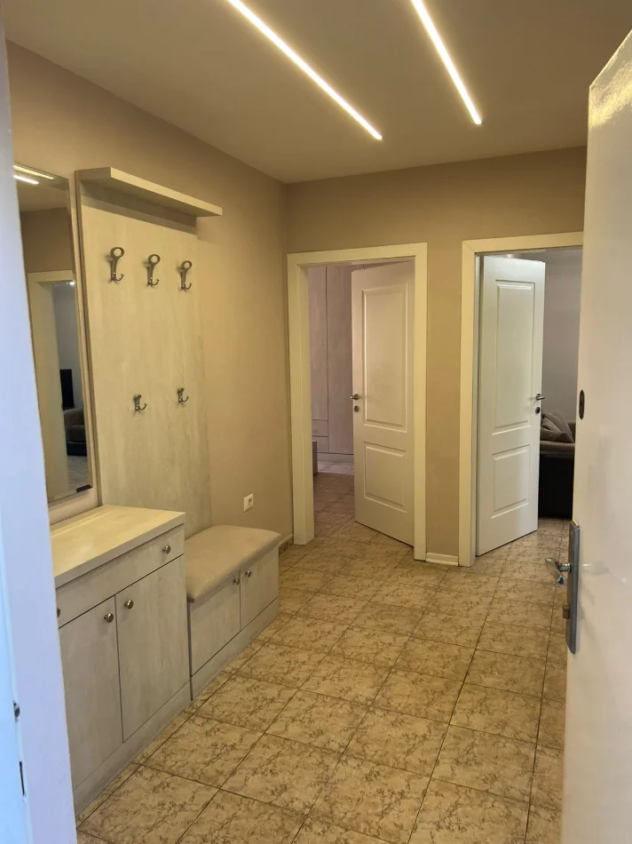Tirane, jepet me qera apartament 1+1+Ballkon Kati 4, 68 m² 550 € (Ministria e Jashtme)