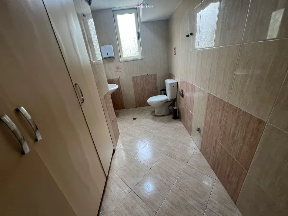 Tirane, zyre Kati 2, 200 m²  3500 euro (Rruga Sami Frasheri)