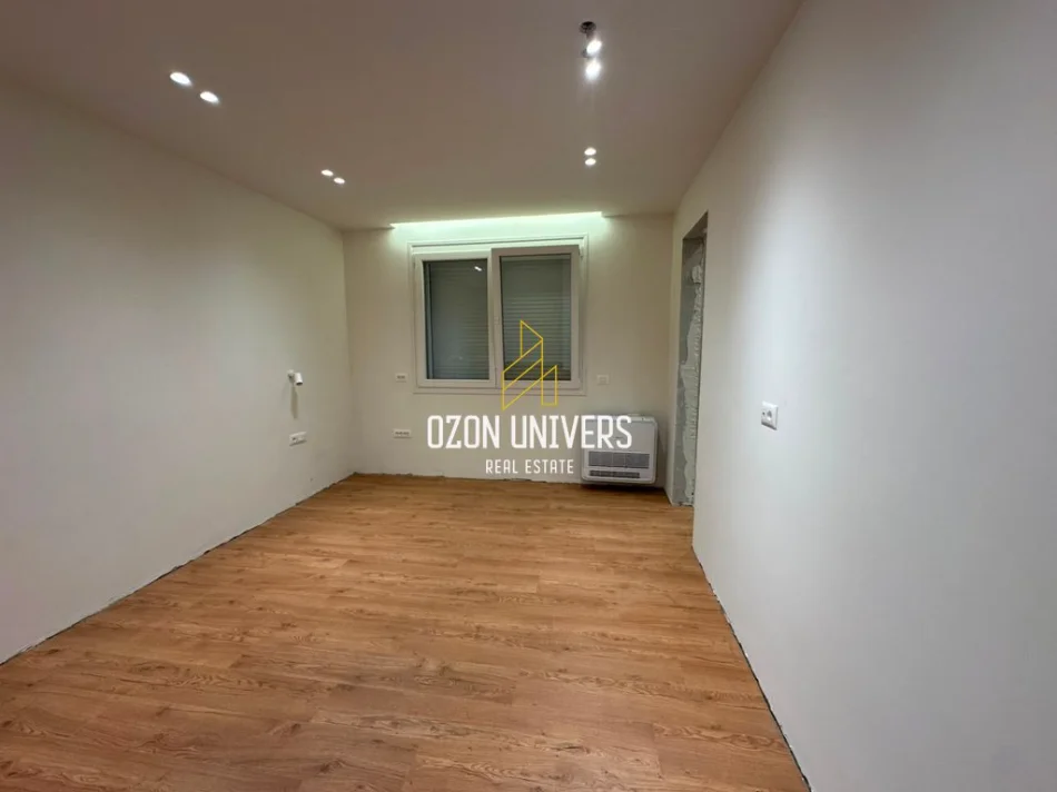 Tirane, jepet me qera ambjent biznesi Kati 9, 127 m² 1.300 € (Ish Ekspozita)