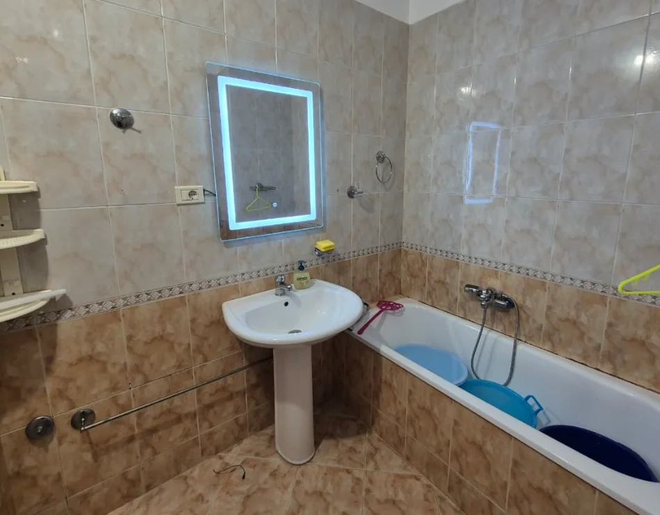 Tirane, jepet me qera apartament 2+1 , 104 m² 500 € 