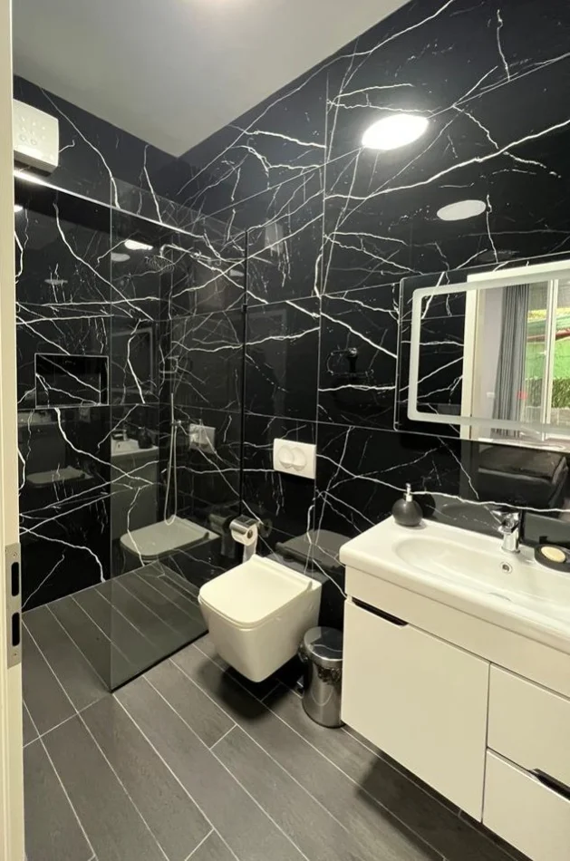 Tirane, jepet me qera apartament 2+1 , 90 m² 650 € 