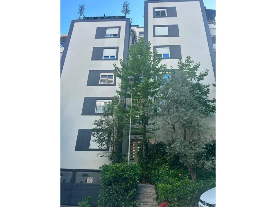 Tirane, shes apartament 3+1 Kati 1, 177 m² 380.000 € (Liqen i Thate)