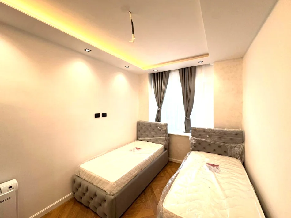 Tirane, jepet me qera apartament 2+1+Ballkon Kati 4, 90 m² 900 € 