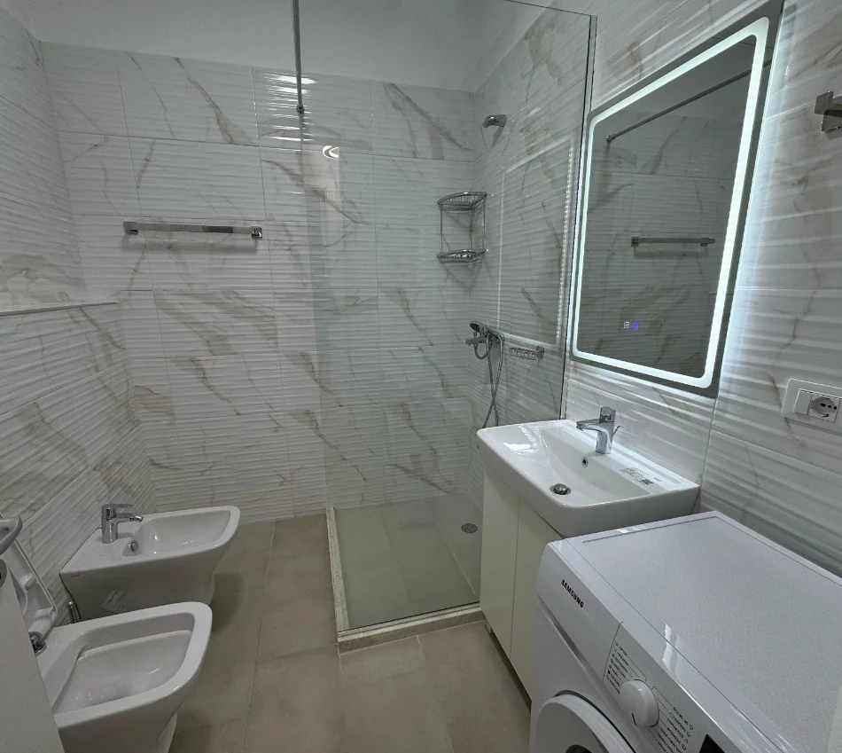 Tirane, jepet me qera apartament 2+1+Ballkon , 100 m² 750 € 