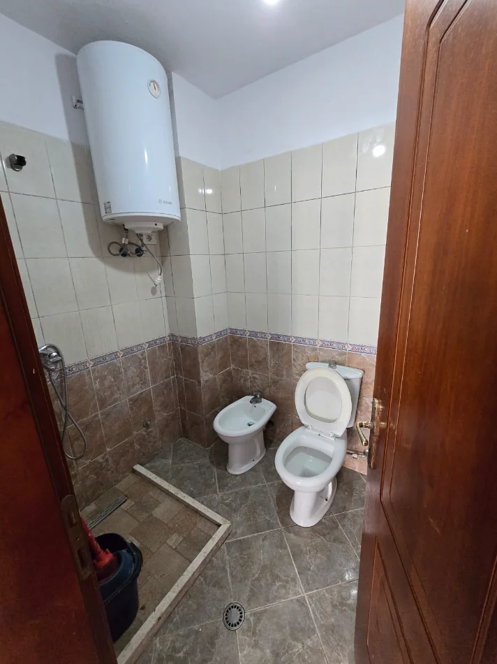 Tirane, jepet me qera apartament 2+1 , 100 m² 400 € 