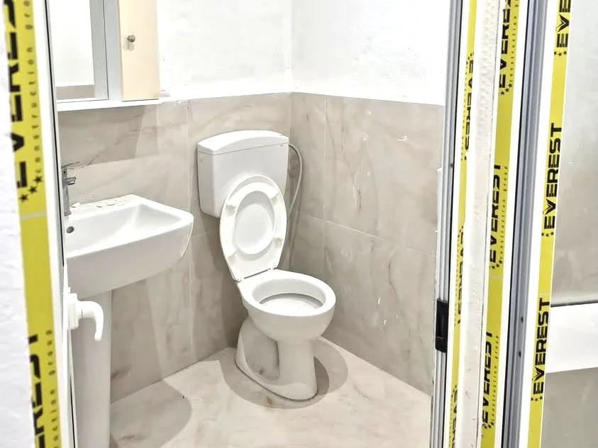Tirane, jepet me qera ambjent biznesi , 260 m² 2.200 € 