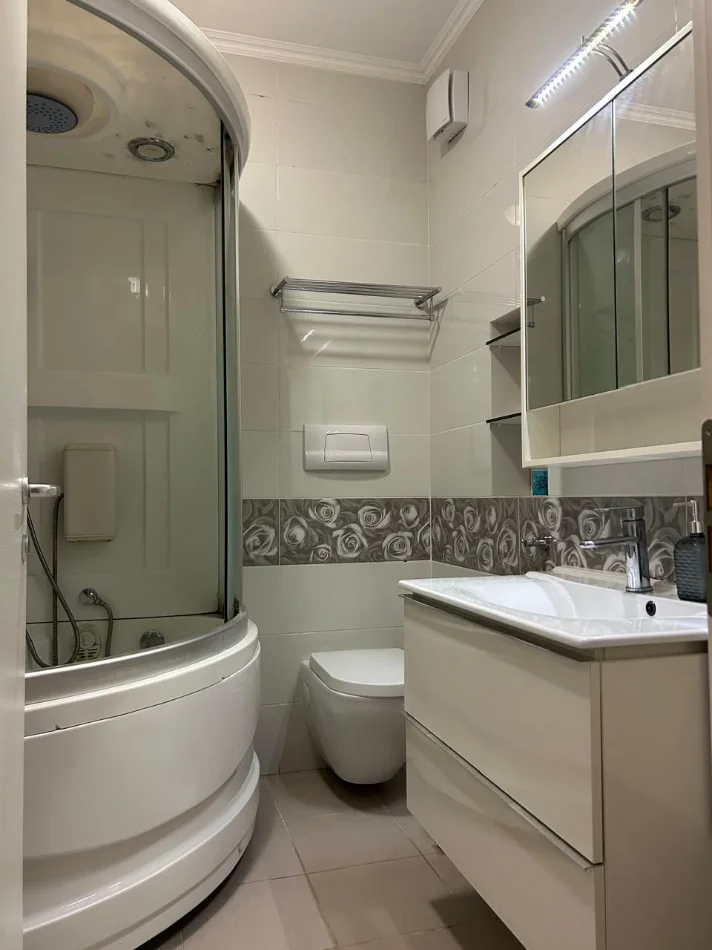 Tirane, jepet me qera apartament 3+1+Ballkon Kati 4, 123 m² 850 € (Jordan Misja)